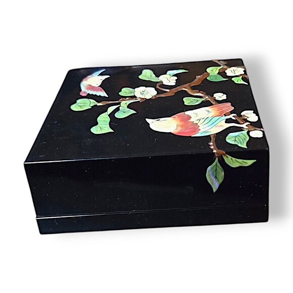 Japanese Raden Mother of Pearl Tea Flowers and Cassowaries Lacquer Jewelry Box - Picture 6 of 12